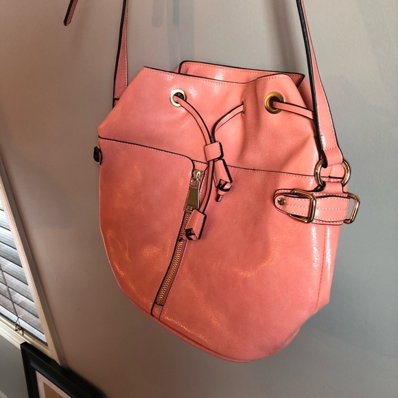 Crossbody adjustable strap. - Picture 3 of 7